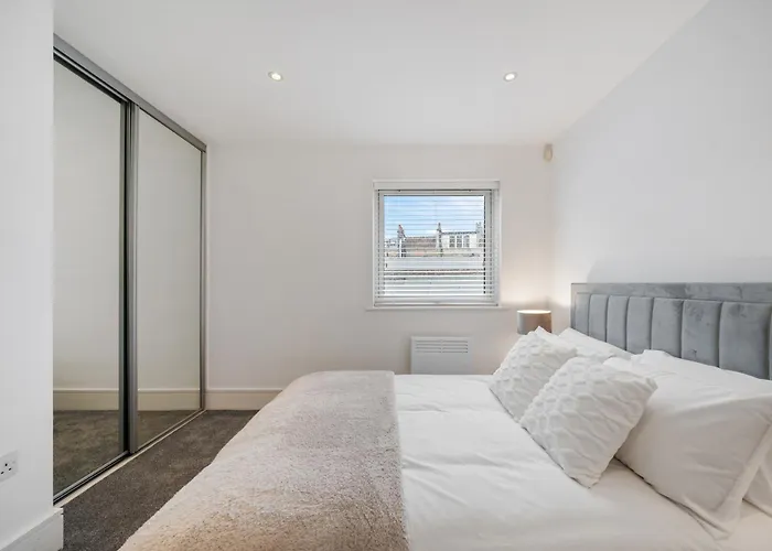 2 Bedroom Apartment In Kings Cross, London, N1