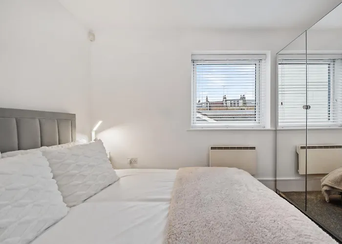 2 Bedroom Apartment In Kings Cross, London, N1